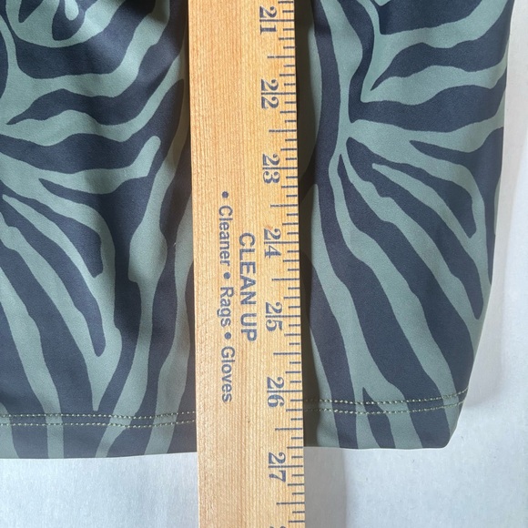 Ruby Ribbon Zebra Print Square Neck Active Tank Top Built-In Shelf Bra Size 38 - Picture 10 of 10